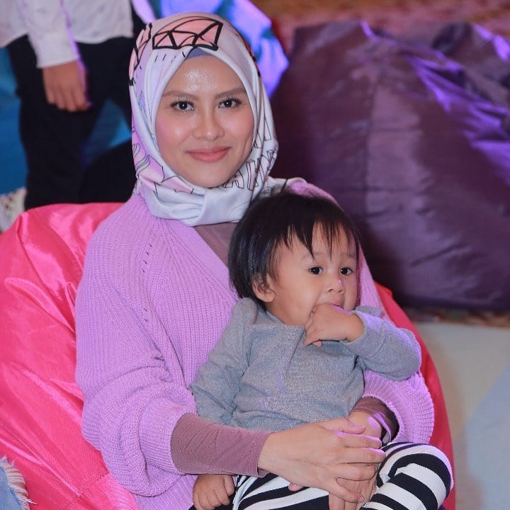 [VIDEO] Umpan Anak Guna ‘Tek’, Dato Siti Nurhaliza Pun Naik Geram Dengan Jihan!