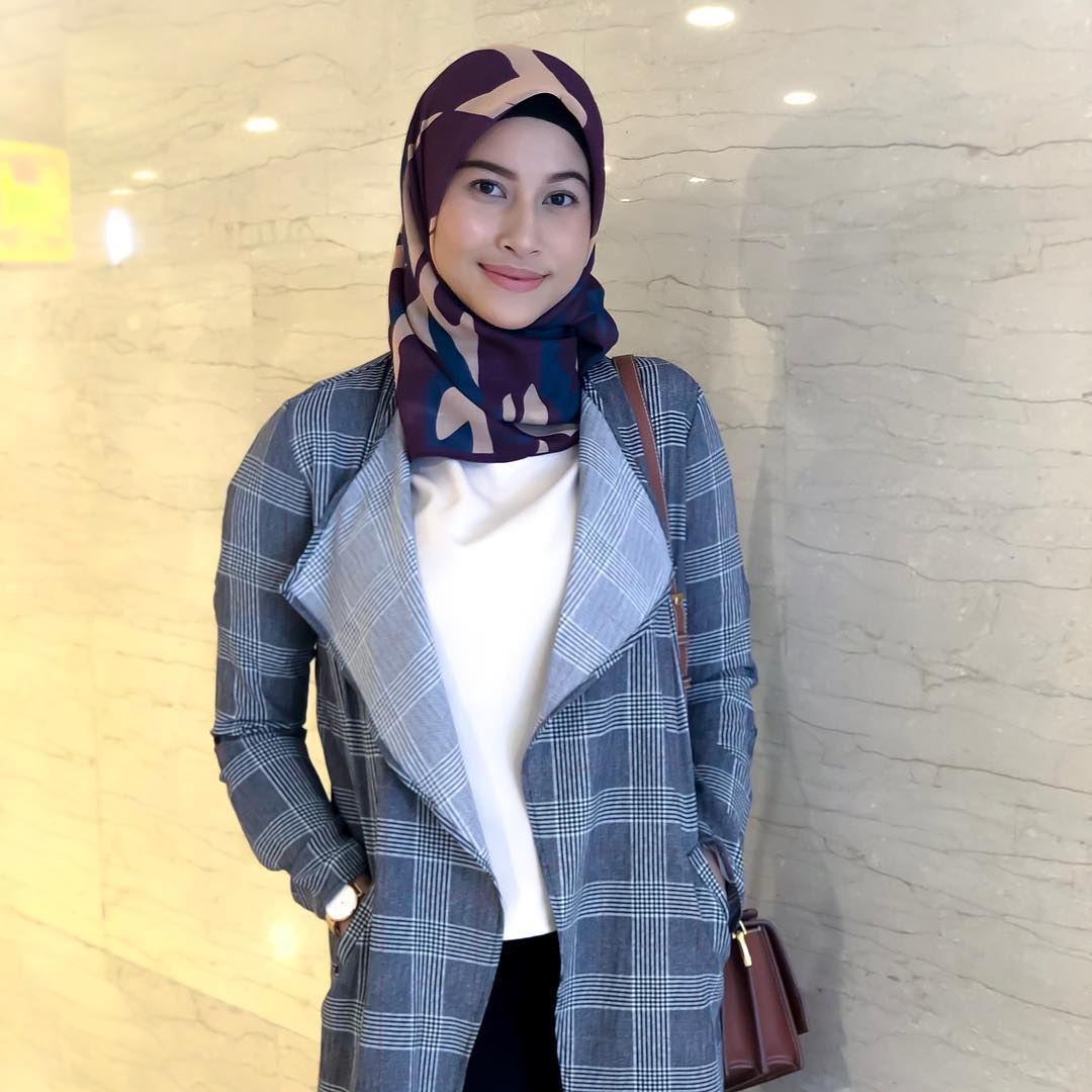 Guru Baling Buku Pada Muka Anak Buah, Eyra Hazali Luah Geram Di Twitter! 6