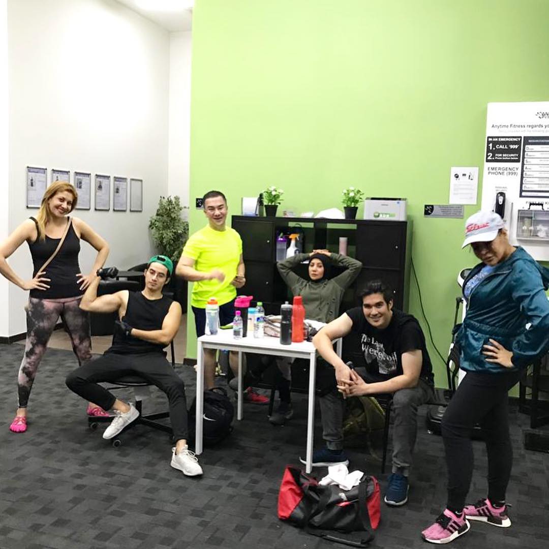 [FOTO] “Body Vogue!” – Rajin Main Gym, Badan A. Aida Dipuji Kalah Anak Dara!