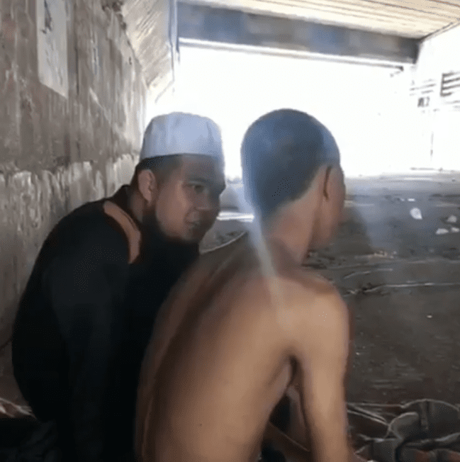 [VIDEO] Ust. Ebit Lew Rasa Berdosa, Menyesal Tak Bantu Remaja Bawah Jambatan 7