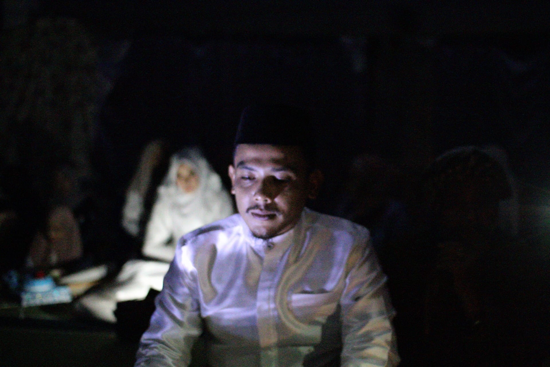 [FOTO] ‘Blackout’ Takde Hal, Hasil Fotografi Akad Nikah Ini Cool Habis!