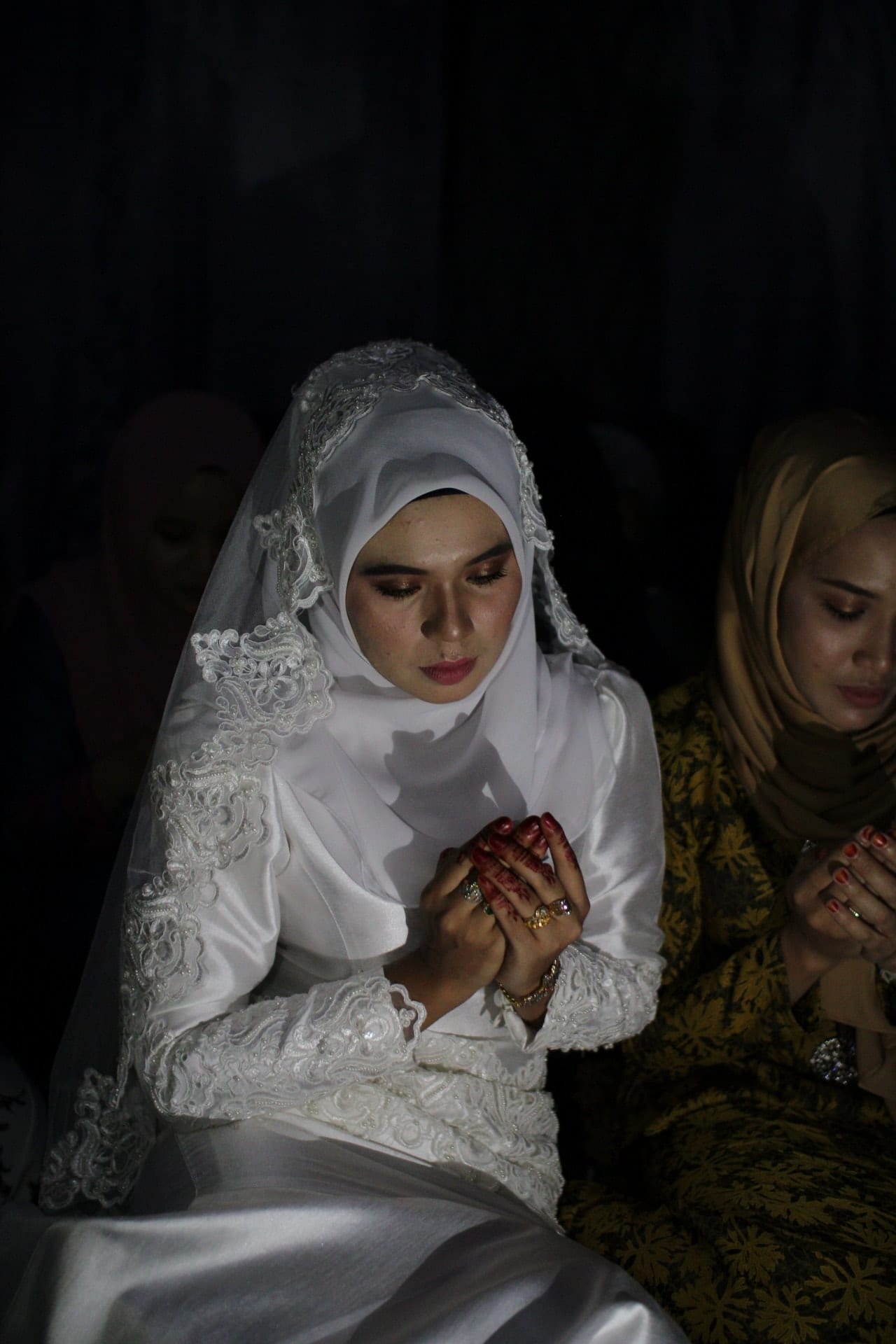 [FOTO] ‘Blackout’ Takde Hal, Hasil Fotografi Akad Nikah Ini Cool Habis!