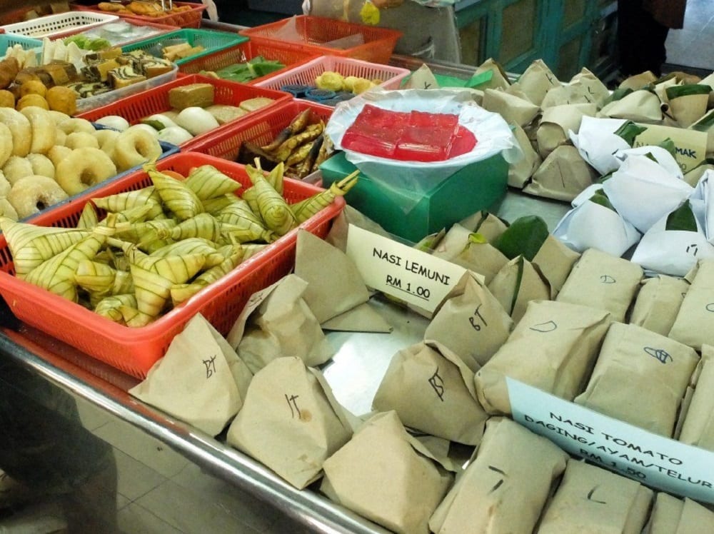 Pakai Selekeh, Bayar Pakai Duit ‘Tebal’.. Penjual Nasi Lemak Buka Cerita