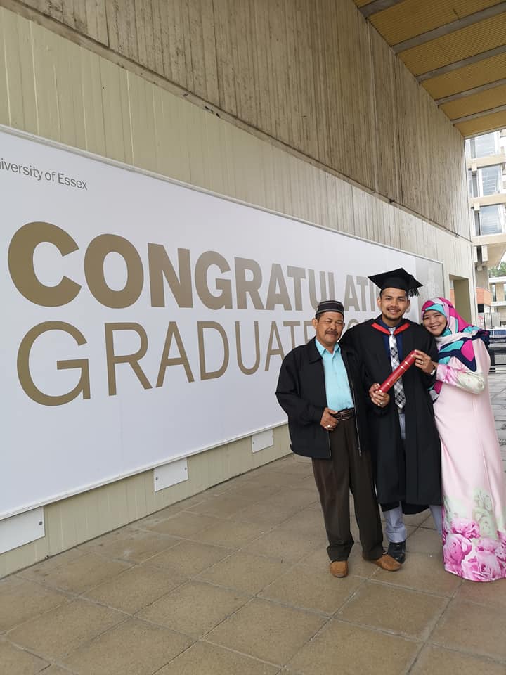 Dulu Penggembala Kambing, Kini Graduan 1st Class Universiti Di United Kingdom