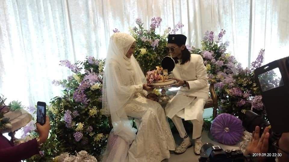 [FOTO] Akhirnya Tamatkan Zaman Bujang, Zamani Pilih BFF Sendiri Jadi Suri Hati!