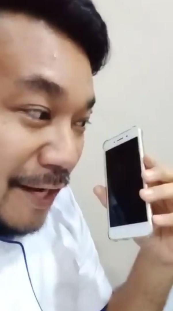 Anak Kongsi Video Bapak ‘Ajar’ Scammer Menipu, Dialog Hujung Tu Paling Lawak!