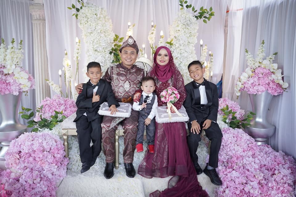 [FOTO] Lepas Anak 4 Baru Nekad Sanding, Wanita Kongsi Kisah Anniversary Ke-11