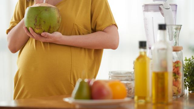 Dr Imelda Rungkai Dakwaan Ibu Pantang Boleh Bentan Jika Minum Air Kelapa Muda