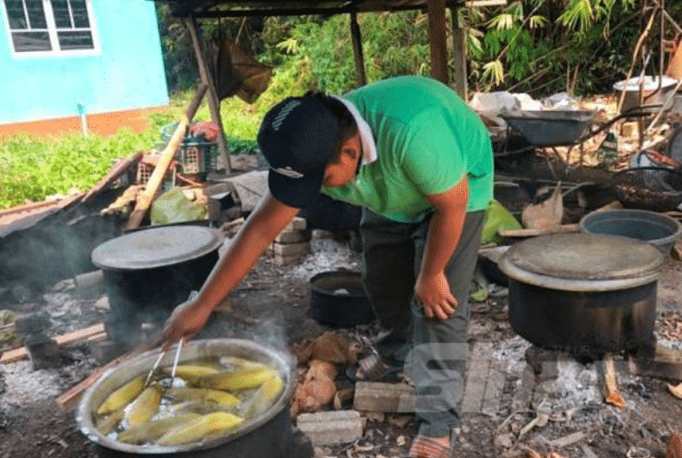 16 Tahun Dah Jadi Tonggak Keluarga, Sara Sekolah Adik & Jaga Ayah Lumpuh