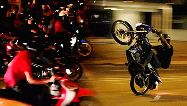 Sengaja Cari Pasal, ‘Mat Rempit’ Masuk Sawah Gara-Gara Ingkar Perintah Polis