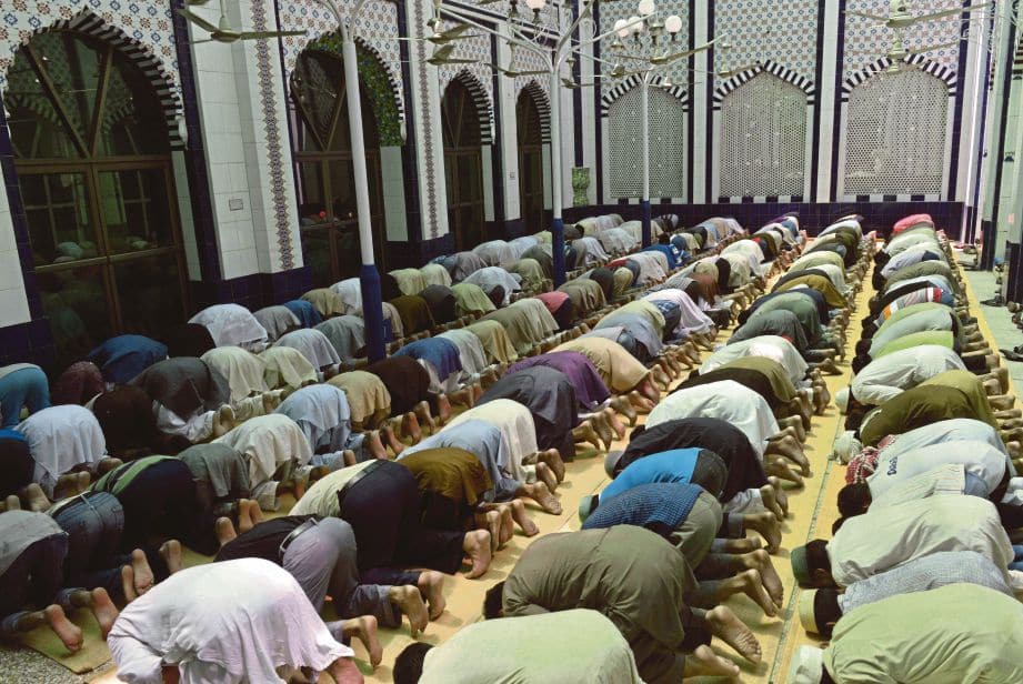 Tak Perlu Hentikan Solat Jumaat, Cuma Pendekkan Khutbah Demi Elak COVID-19..