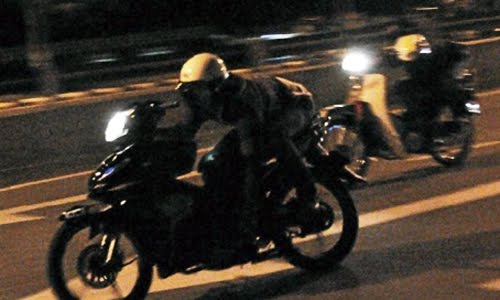 Sengaja Cari Pasal, ‘Mat Rempit’ Masuk Sawah Gara-Gara Ingkar Perintah Polis