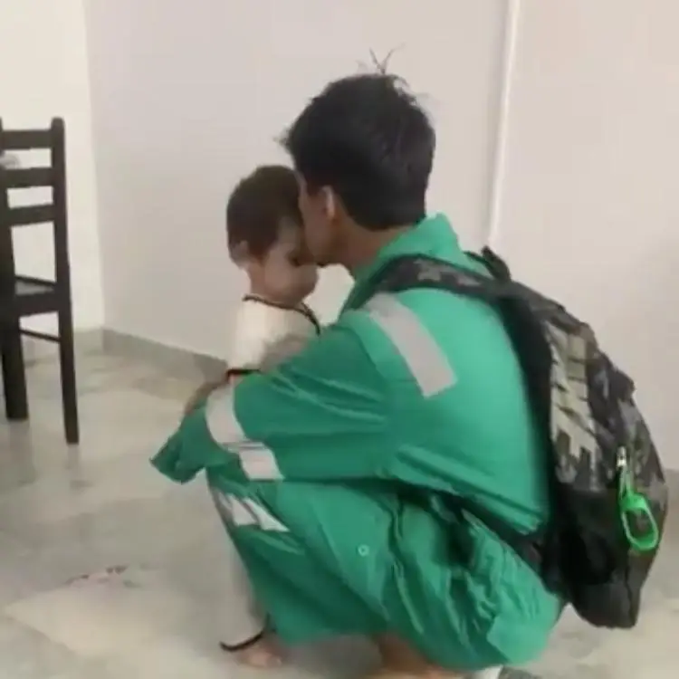 [VIDEO] Ayahnya Nak Pergi Kerja Je,Tapi ‘Clingy’ Si Anak Tak Boleh Bawa Bincang