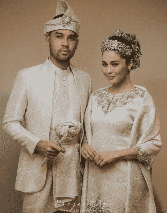 Langsung Malam Berinai Lepas Dah Halal, Busana Klasik Emma & Suami Memukau Jiwa