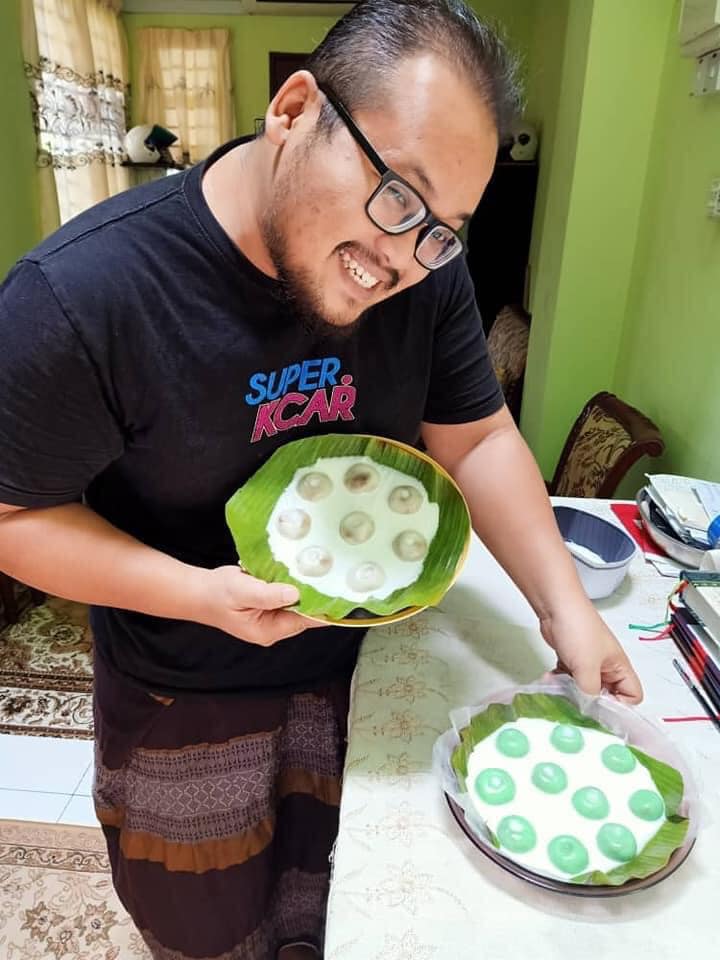 [FOTO] Viral Encik Suami ‘Berhempas’ Masak Kat Dapur, 1001 Gaya Lawak Dibuatnya