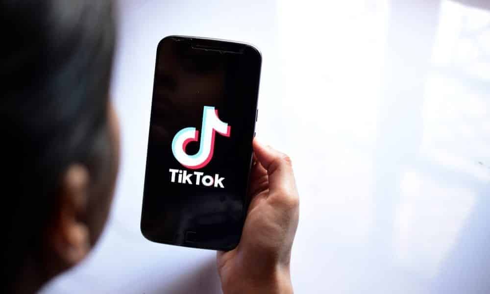 Phone Jatuh Di Kabel Masa BerTikTok, Gadis Ajal Badan Hangus Direnjat Elektrik