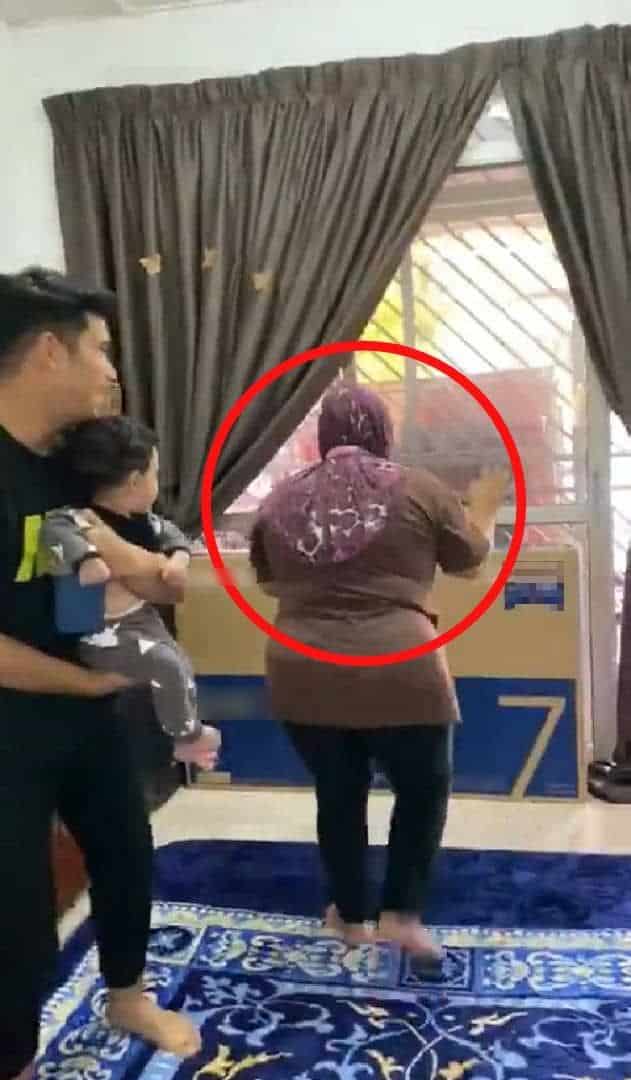 Anak Hadiahkan Surprise TV ‘Sebesar Alam’, Tak Sangka Ini Pula Reaksi Si Ibu..