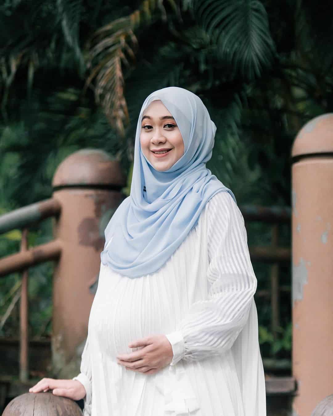 Dekat Nak Bersalin Masih Tak Dapat Jumpa, Dayah Bakar Edit Foto Tenung Suaminya