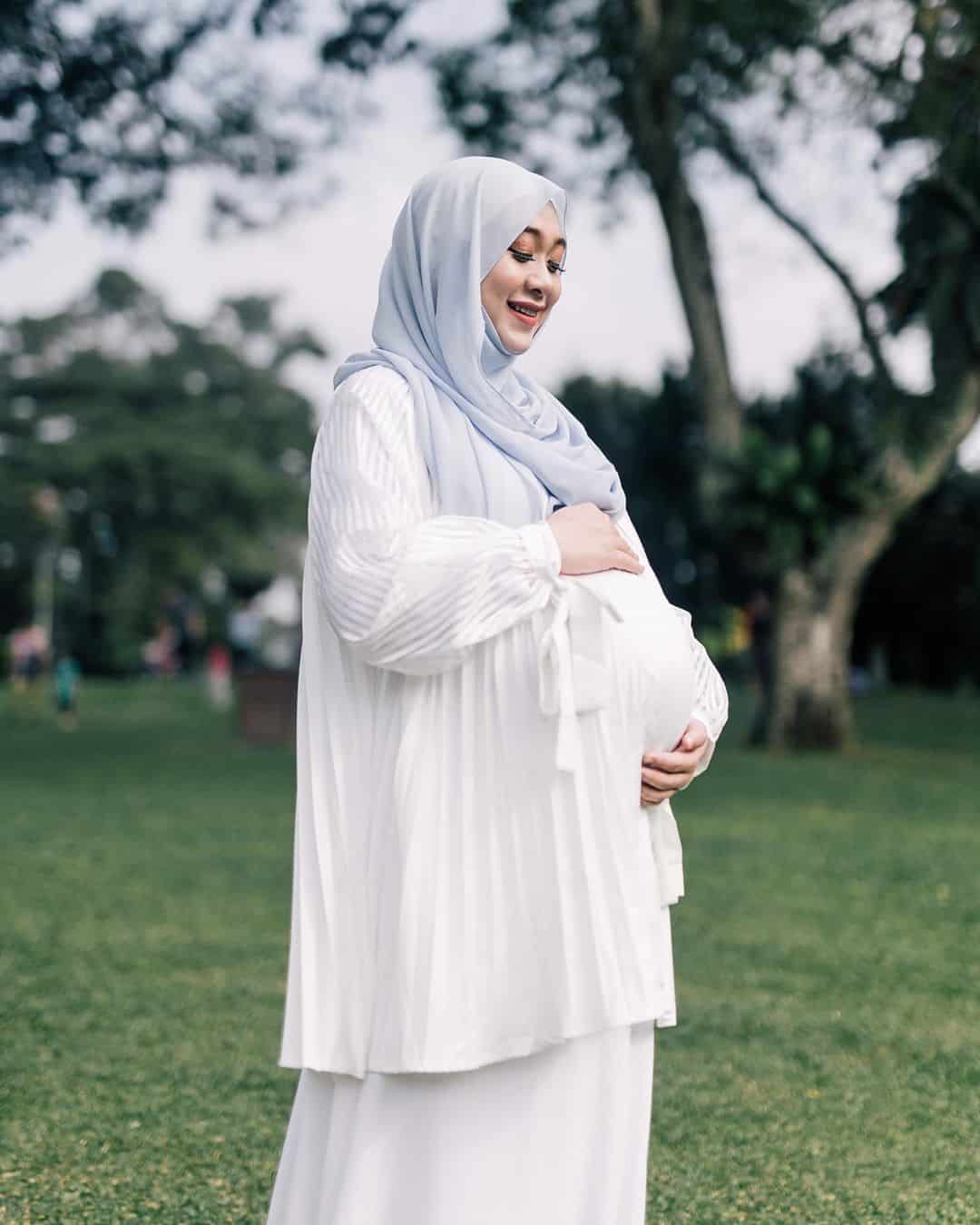 Dekat Nak Bersalin Masih Tak Dapat Jumpa, Dayah Bakar Edit Foto Tenung Suaminya