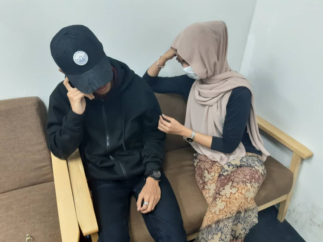 Isteri Tengah 'Azab' Bersalin Anak Ke-5, Suami Lari Pergi Dengan Perempuan Lain 3 Isteri Tengah 'Azab' Bersalin Anak Ke-5, Suami Lari Pergi Dengan Perempuan Lain 3