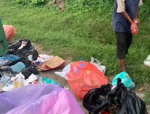 Mak Pergi Cari Tin, Budak Tunggu Tepi Jalan Minta RM5 Nak Beli Nasi Goreng