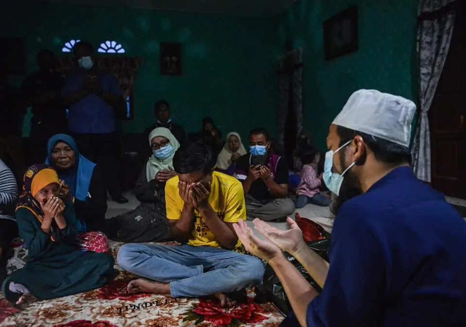 [VIDEO] Tragedi Ibu Nahas Depan Mata Sendiri, Ebit Lew Sebak Lawat Adik & Abang