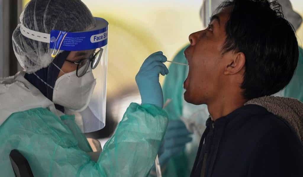 COVID-19 Di Sabah Makin Melarat, Rakyat Pergi Check-Up Naik Kereta Sorong 5 COVID-19 Di Sabah Makin Melarat, Rakyat Pergi Check-Up Naik Kereta Sorong 5