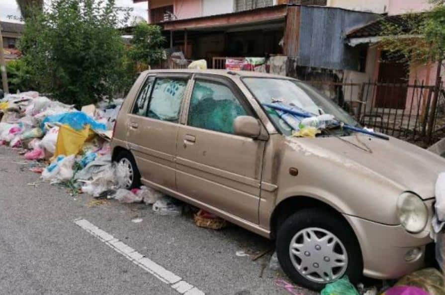 10 Tahun Hidup Dalam Timbunan Sampah, Cikgu Pencen Tak Terurus Ditinggal 3 Anak 3 10 Tahun Hidup Dalam Timbunan Sampah, Cikgu Pencen Tak Terurus Ditinggal 3 Anak 3