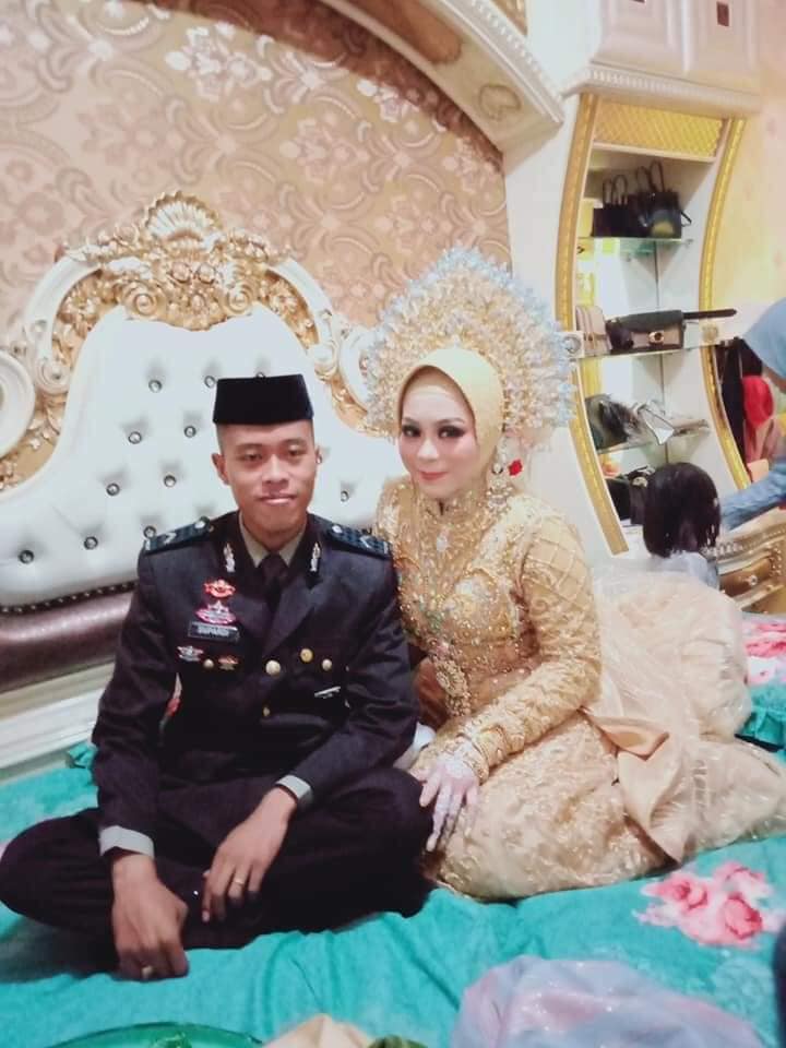 Hantaran Duit Berkepuk-Kepuk, Kisah Pengantin Ini Buat ...