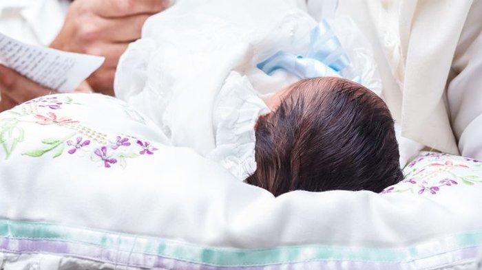 Pengasuh Terkejut Jumpa Bayi Terbalik Dalam Baldi, Tangan & Kaki Dah Membiru 3