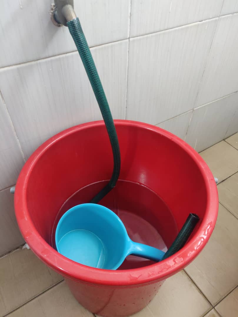 Pengasuh Terkejut Jumpa Bayi Terbalik Dalam Baldi, Tangan & Kaki Dah Membiru 5 Pengasuh Terkejut Jumpa Bayi Terbalik Dalam Baldi, Tangan & Kaki Dah Membiru 5