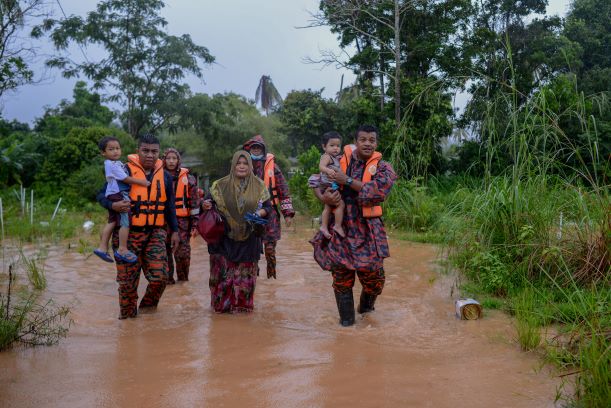 Pertama Kali Rumah Dilanda Banjir, Bayi Terjatuh & Tenggelam 30 Saat Dalam Air 4