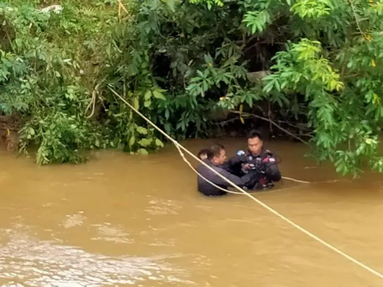 Penyelam Susah Nak Cari Sebab Air Deras, Barang Bukti Nur Surya Gagal Ditemui