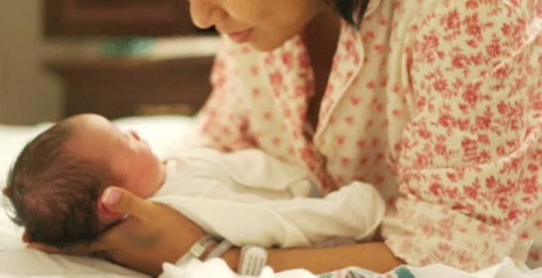 6 Hari Pantang Rumah Mentua, Ibu Gigil Bayi Diam-Diam Disumbat Air Masak 3 6 Hari Pantang Rumah Mentua, Ibu Gigil Bayi Diam-Diam Disumbat Air Masak 3