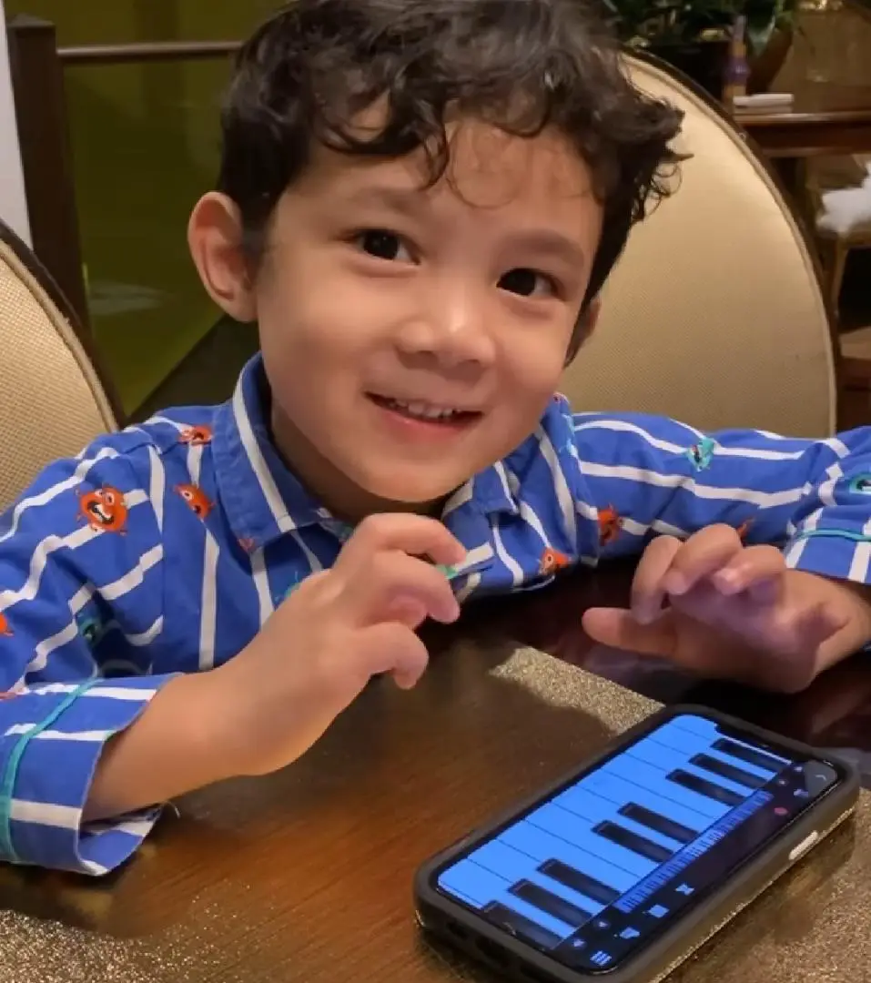 [VIDEO] Bijak Main Piano, Nyanyian Cute Yusuf Iskandar Buat Ramai ‘Melting’