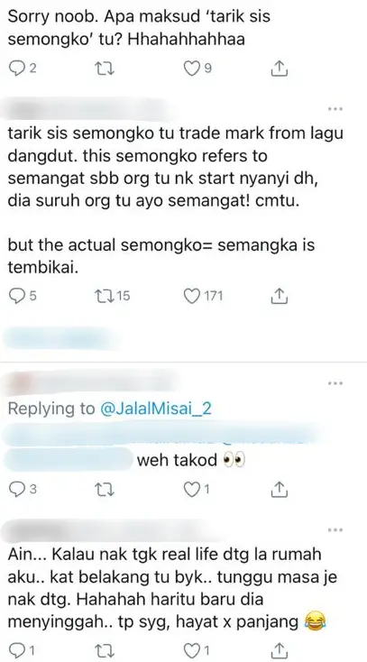 [VIDEO] Semangat Tarik Ular Sawa ‘Degil’, Ramai Terhibur Dengar Abang APM Jerit