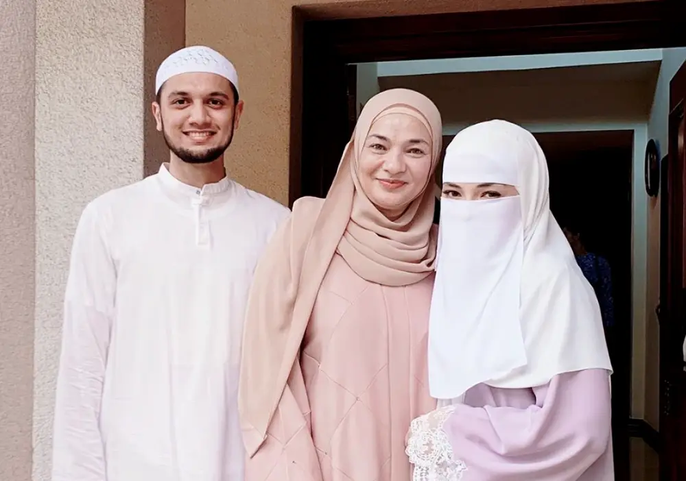 Neelofa Jawab Status Pertunangan Dengan PU Rizz, Berubat Akibat Minyak Pengasih