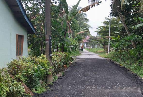 Tertekan Bunyi Kereta Bising, Lelaki Guna Duit I-Sinar Bina 11 Bonggol Jalan 4 Tertekan Bunyi Kereta Bising, Lelaki Guna Duit I-Sinar Bina 11 Bonggol Jalan 4