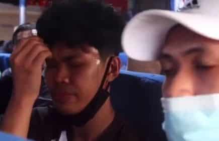 [VIDEO] Pening Naik Feri, Pemuda 'Gabra' Mata Pedih Lepas Lumur Minyak Angin 3