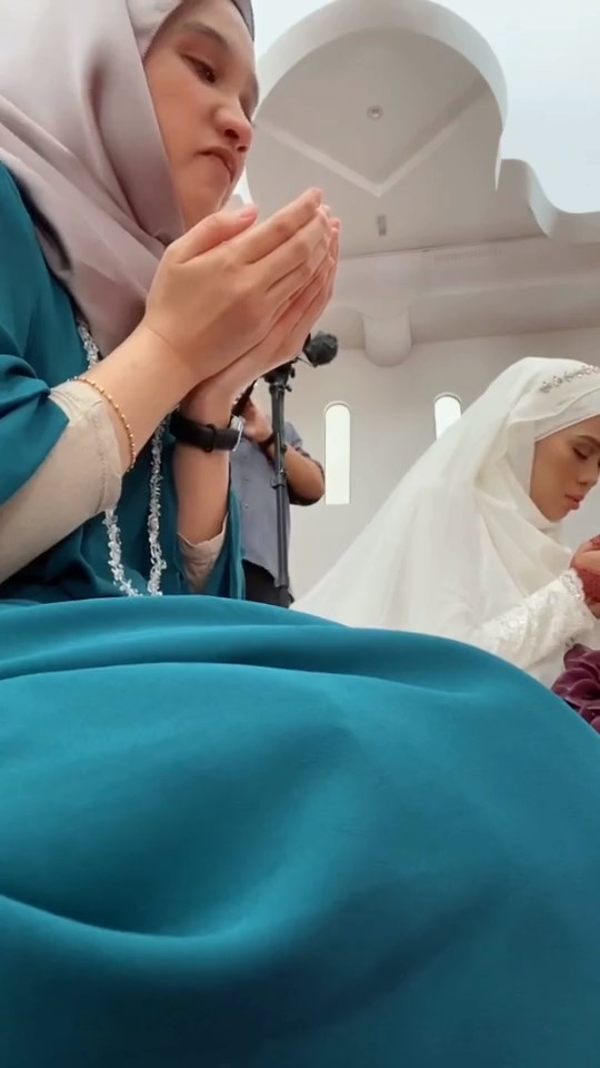 [VIDEO] Lihat Apa Yang Dibuat Pengantin Bila Nampak BFF Tak Keruan, Sebak Habis