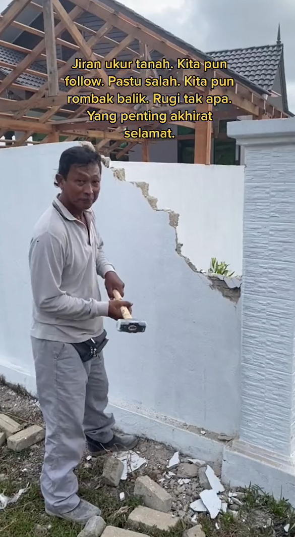 [VIDEO] Jiran Mengadu Tanah Salah Ukur, Lelaki Tak Merungut Terus Pecah Tembok 2
