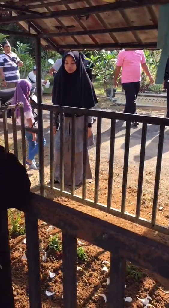 [VIDEO] 5 Bulan Tak Jumpa Sebab SPM, Gadis Rebah Dapat Berita Pemergian Nenek