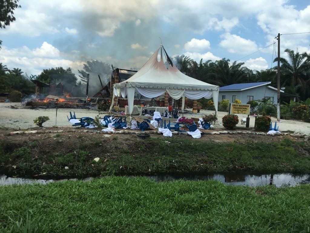 [VIDEO] Majlis Tunang Bertukar Tragedi- "Ya Allah Tengah Makeup Rumah Terbakar" 3