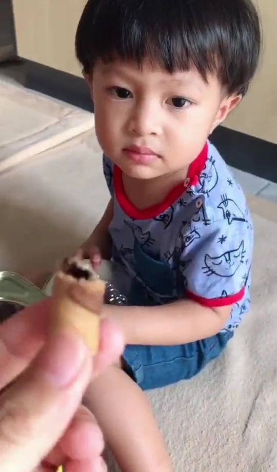 Tak Heran Pun Bila Dihulur, Ibu Dedah Ini Cara Didik Anak Elak Makan Jajan