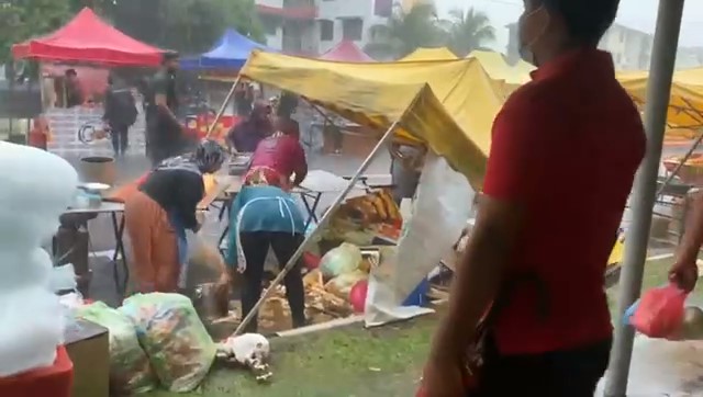 Ujian Hari Pertama Meniaga, Khemah Bazar Ramadhan Runtuh & Makanan Terabur