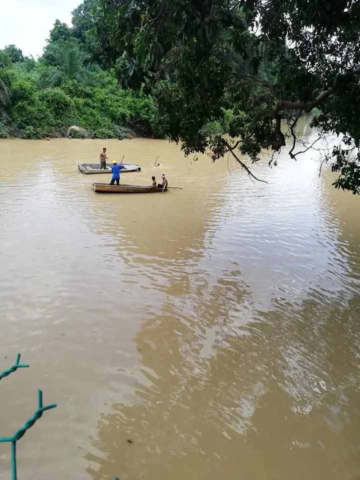 Hanya Tangisan Ibu Kedengaran, Dua Beradik Jatuh Sungai Motor Kurang Imbangan