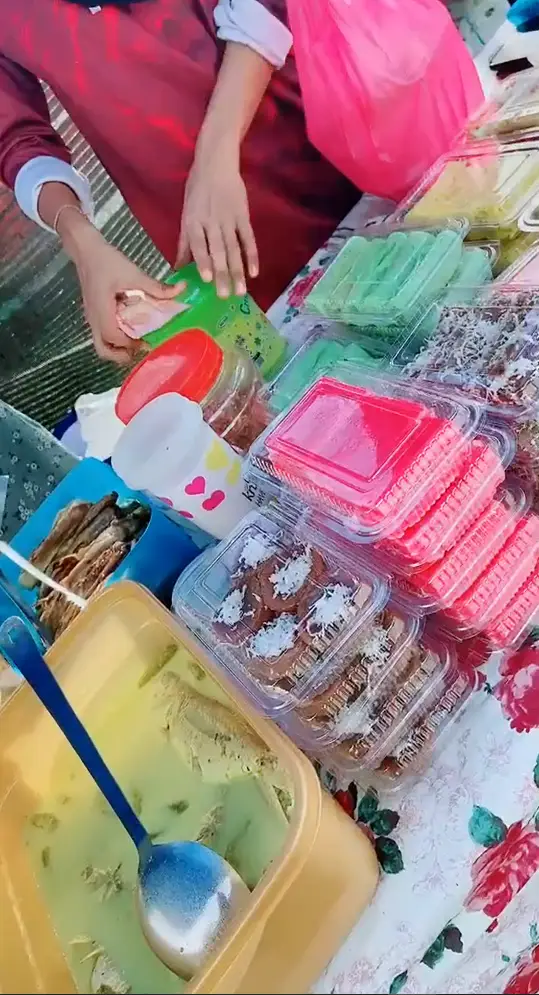 [VIDEO] Beli Kuih Tapi Iftar Masam, Cara Wanita Ini Direct Tegur Peniaga Dipuji