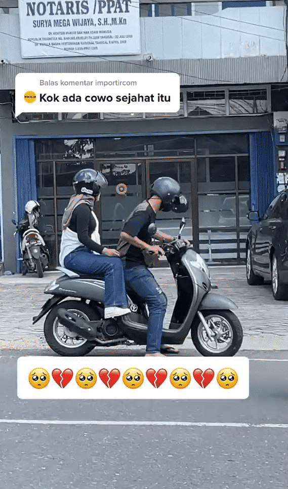 [VIDEO] Habis Dimaki Atas Moto, Gadis Tunduk Sedih Pakwe Tingalkan Tepi Jalan