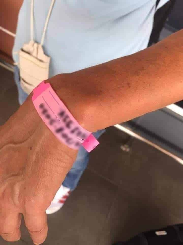 Lawak Tak Bertempat, Dah Elak Tapi Pemakai 'Gelang Pink' Paksa Member Salam 4 Lawak Tak Bertempat, Dah Elak Tapi Pemakai 'Gelang Pink' Paksa Member Salam 4