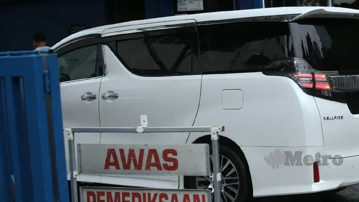 Lepas 2 Jam Bagi Keterangan, Kereta Bawa Neelofa & Keluarga Pecut Laju Dari IPD 3 Lepas 2 Jam Bagi Keterangan, Kereta Bawa Neelofa & Keluarga Pecut Laju Dari IPD 3